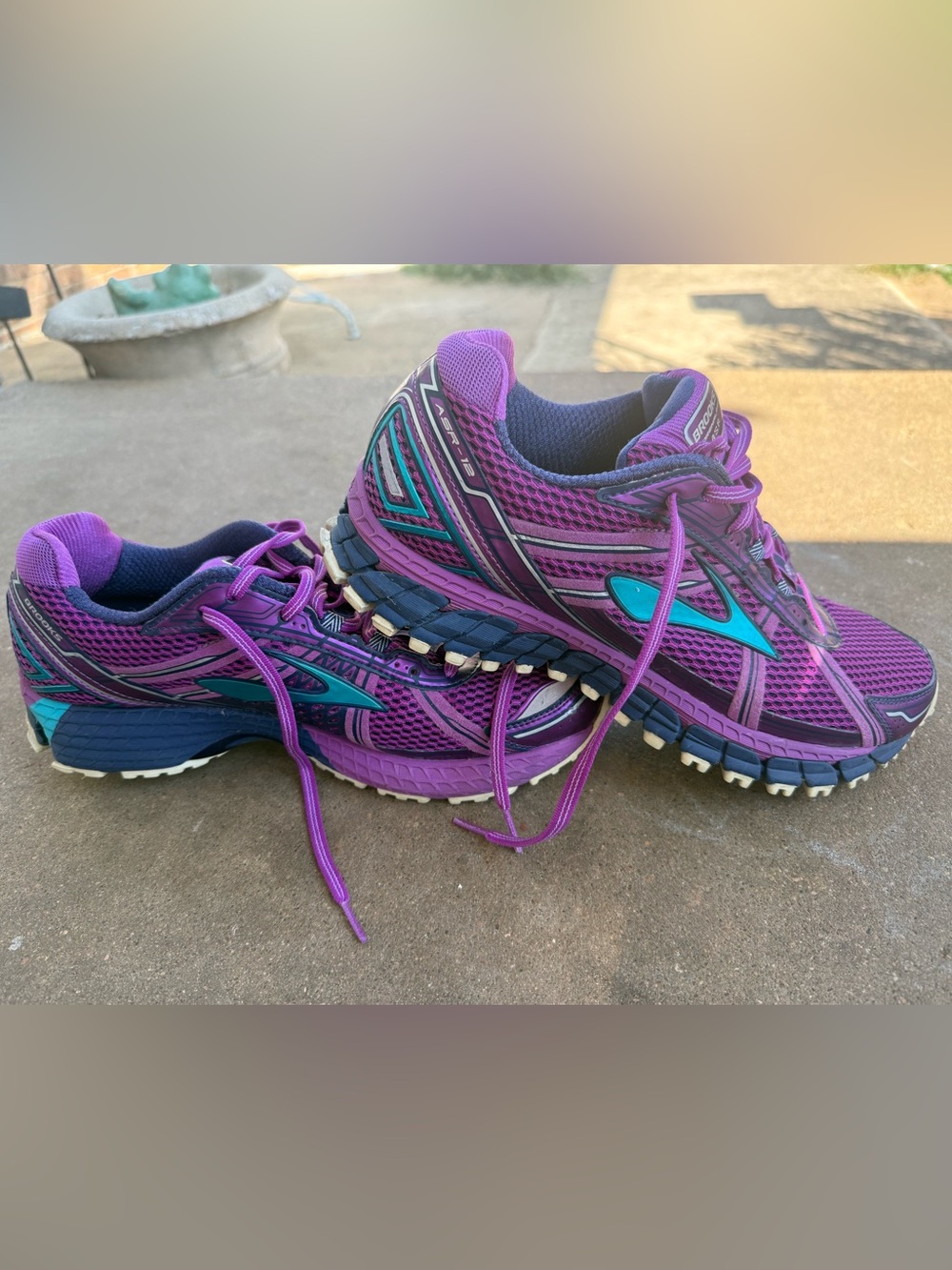 Brooks Adrenaline ASR 12 Women’s size 10- fits like size 9